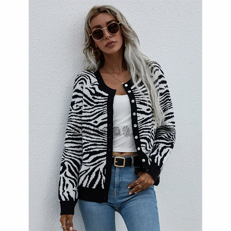 

Женский трикотажный кардиган с круглым вырезом и принтом, Осень-зима 2021