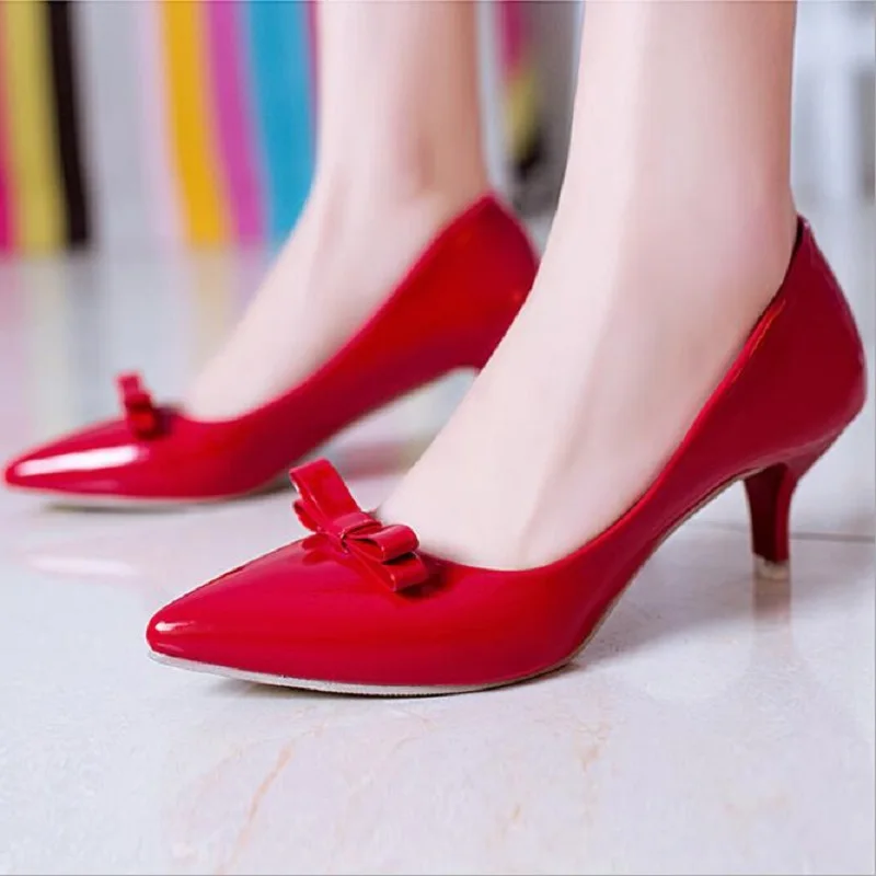 Женские летние туфли из лакированной кожи на тонком высоком каблуке с острым