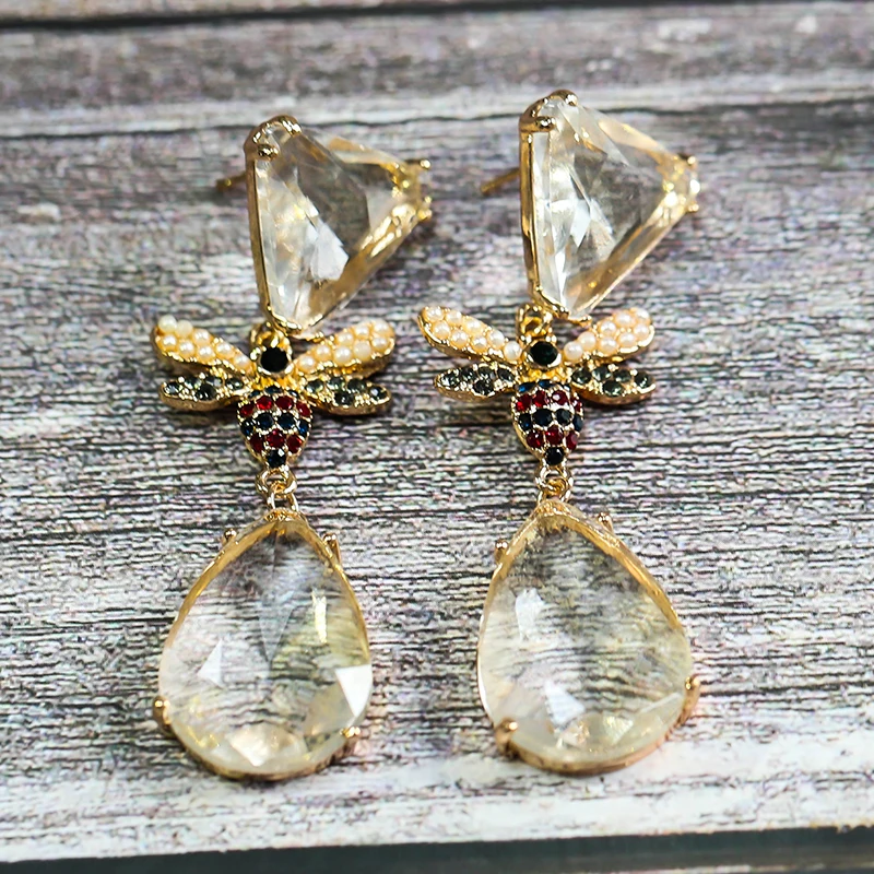 

Fashion Geometric Water Drop Glass Filled Glass Filled Bee Earrings Ladies Korean Gold Color Flying Dragonfly Earring Brincos
