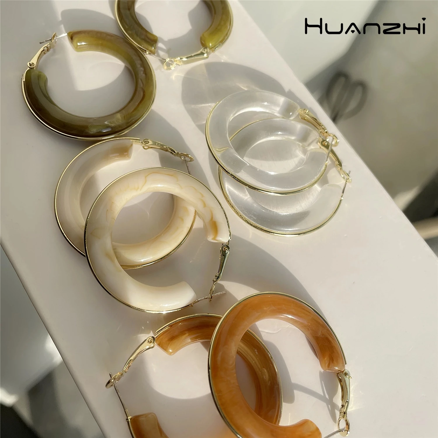 

HUANZHI 2021 новые винтажные прозрачные акриловые смолы геометрические металлические большие круглые серьги-кольца для женщин и девочек ювелир...