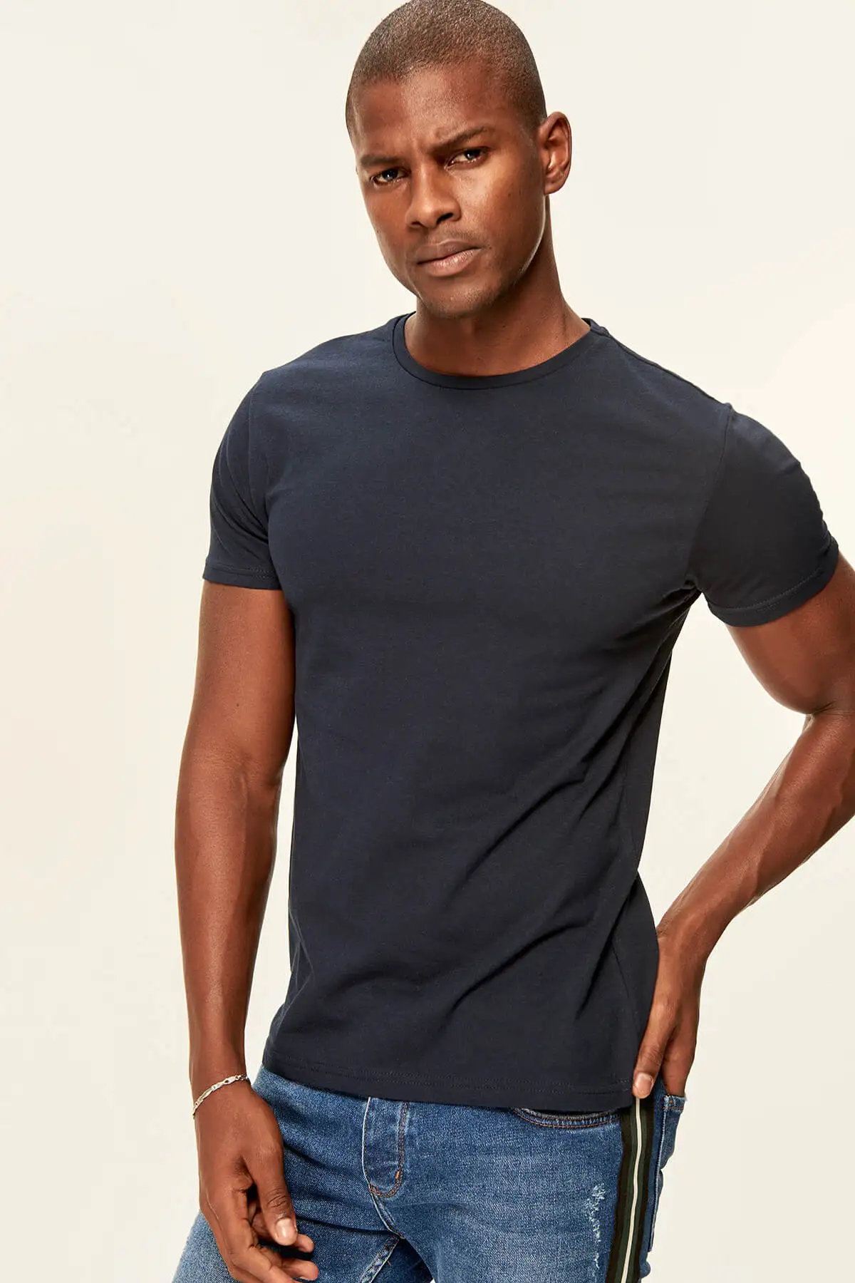 

Trendyol Navy Blue Men's T-Shirt - Short Sleeve Neck Cotton TMNSS19BO0001