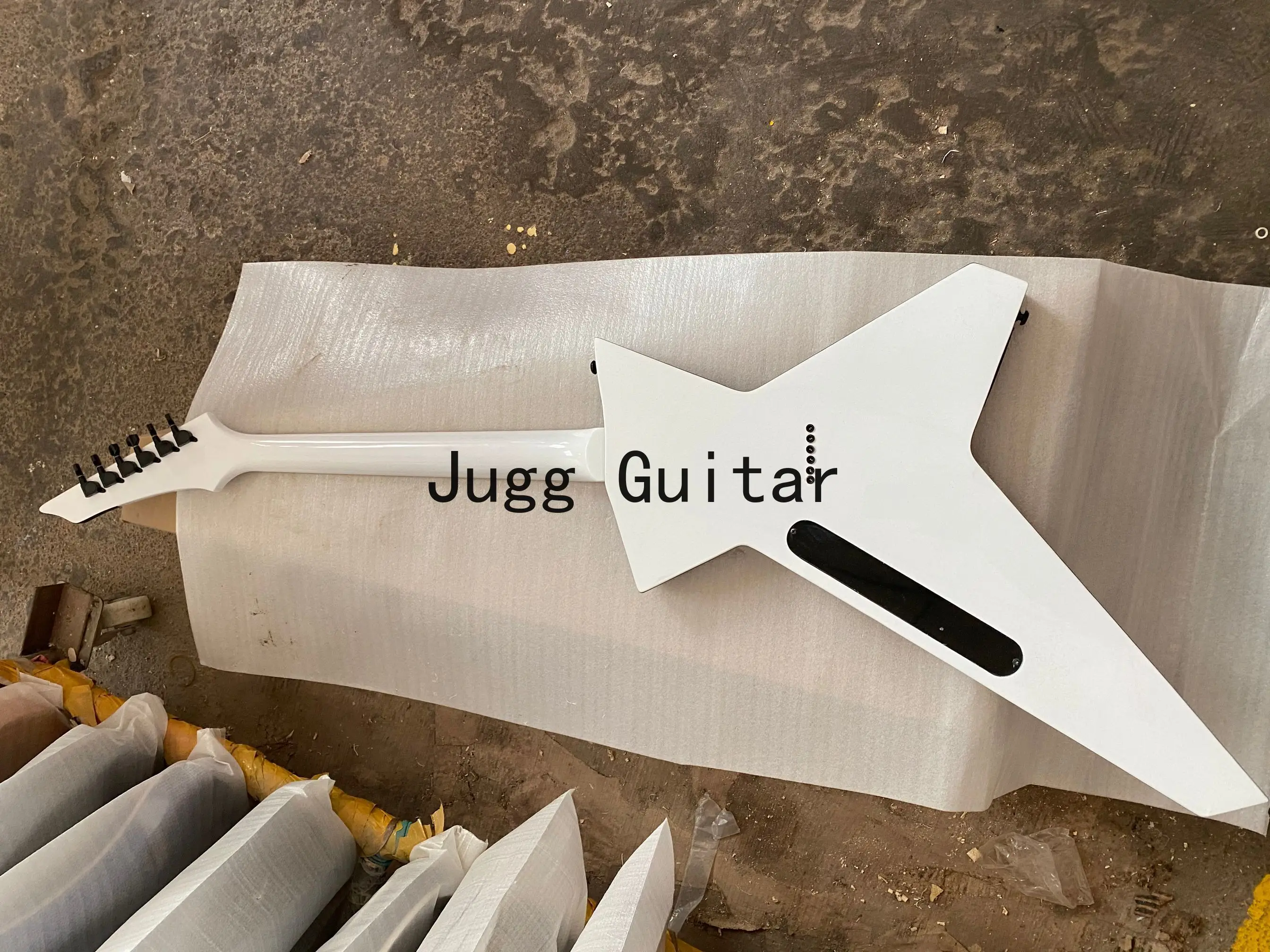 Редкая ГТ Гленн типтон Джудас священник белый крем Explorer электрогитара копия EMG