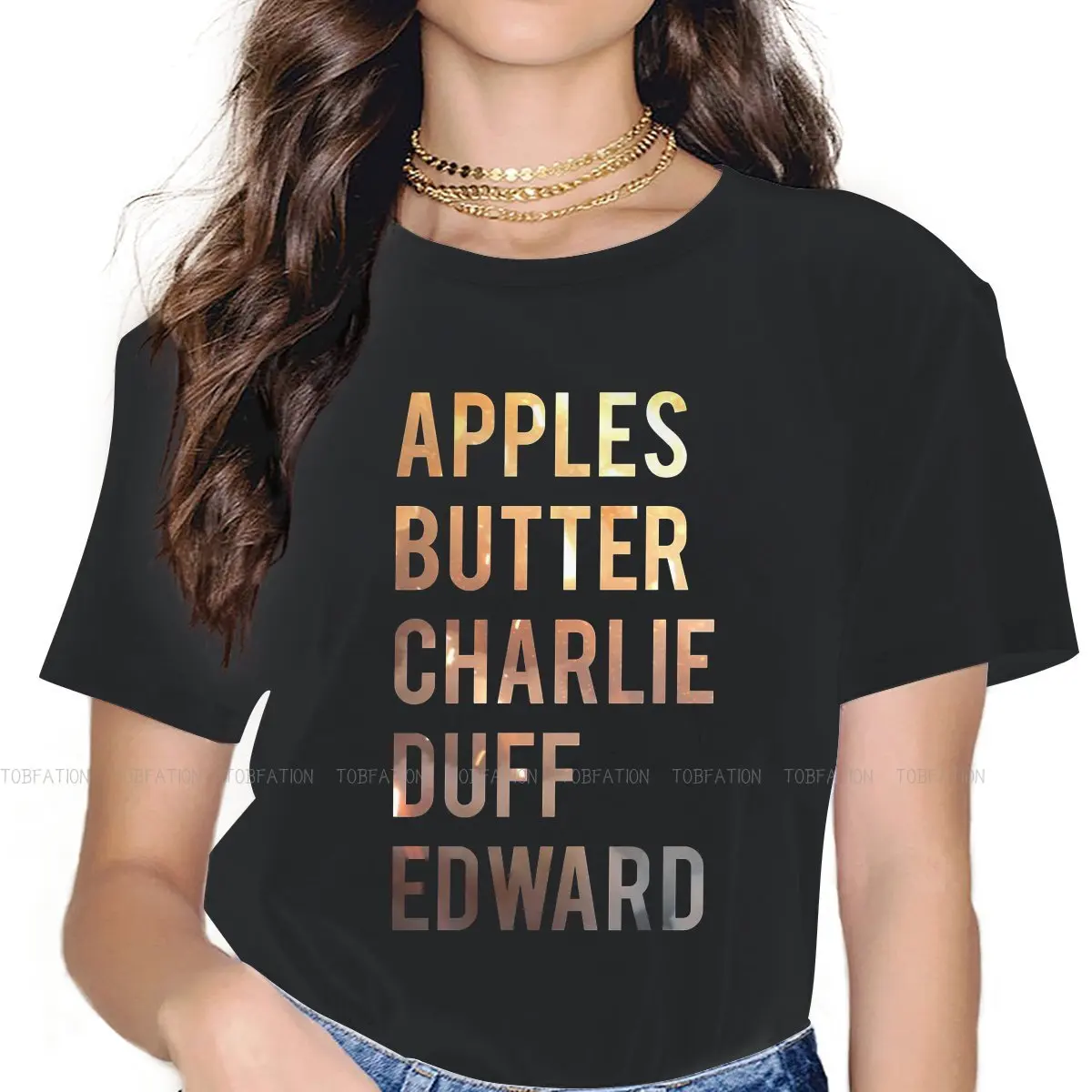 

Футболка женская оверсайз с круглым вырезом и принтом «объективные названия»