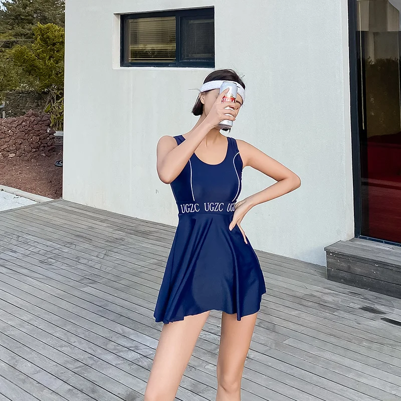 Женский купальник из двух предметов темно синий с плиссированным подолом и