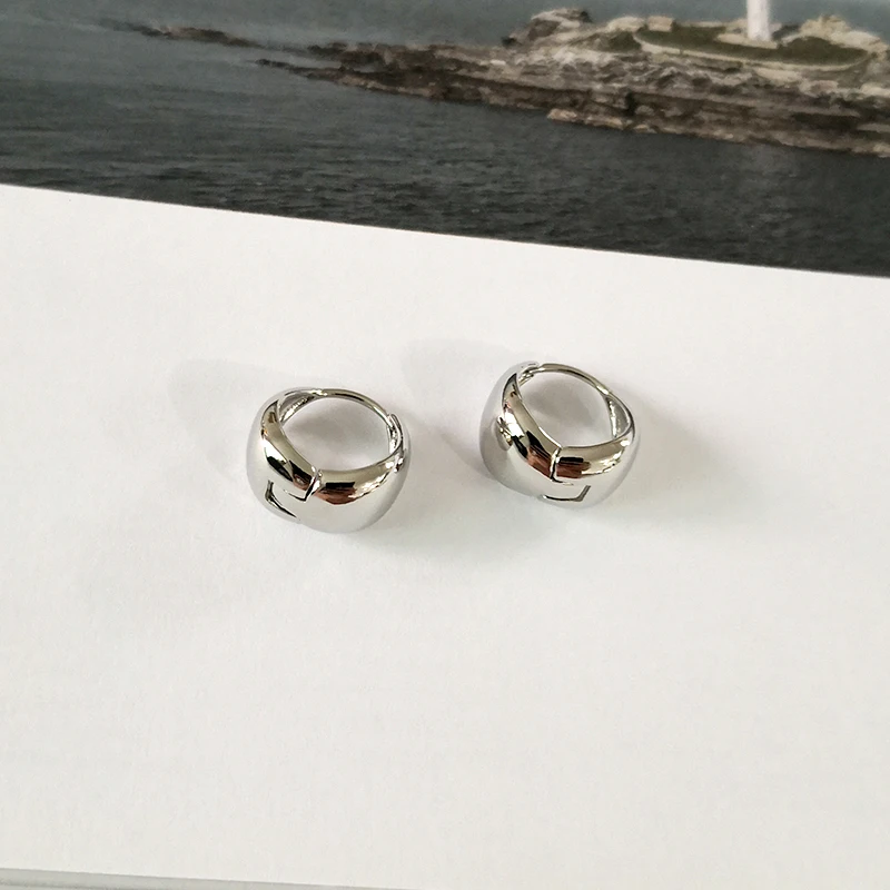 2019 модные широкие золотые серьги Peri'sBox в виде корзины полированные Huggie для