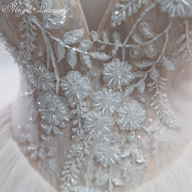 

Luxury Wedding Dresse SleevelessV Neck 3D Applique Charming Gowns Court Train Handmade Beading vestidos de novia Tailor-made