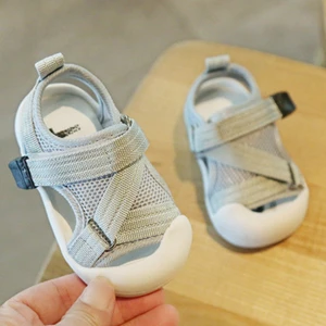Серый Claladoudou/детские сандалии 12-16 см; сетчатые дышащие сандалии для маленьких девочек; мягкие вечерние сандалии на плоской подошве с закрытым носком для малышей - Цвет: Серый