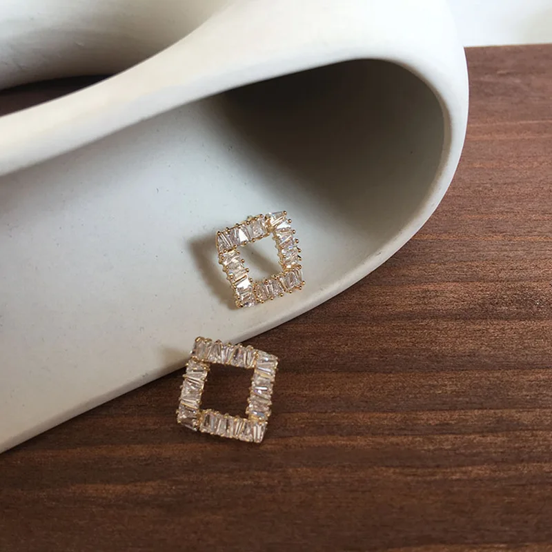 

Hollow Out Square Zircon Stud Earrings For Women 2021 New Fashion Micro Pave Jewelry Wholesale
