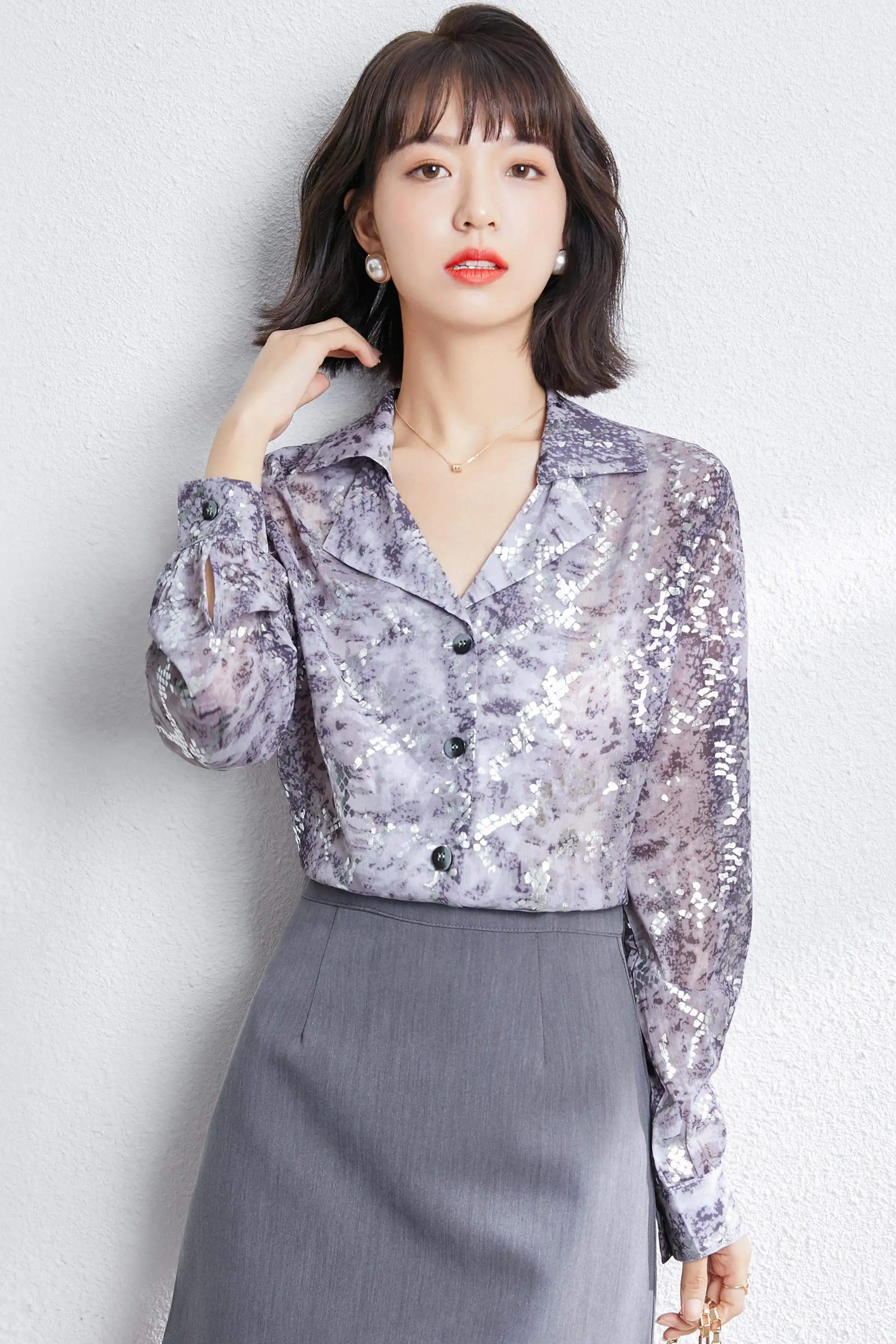 

COIGARSAM Shirt Womens tops Spring Sequins V-Neck Women shirts Gray 1128