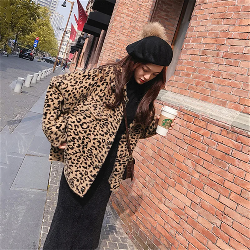 

2020 Autumn And Winter New Lapel Leopard Print Sweater Coat Women Loose Short Imitation Mink Velvet Knitted Coat Women C165