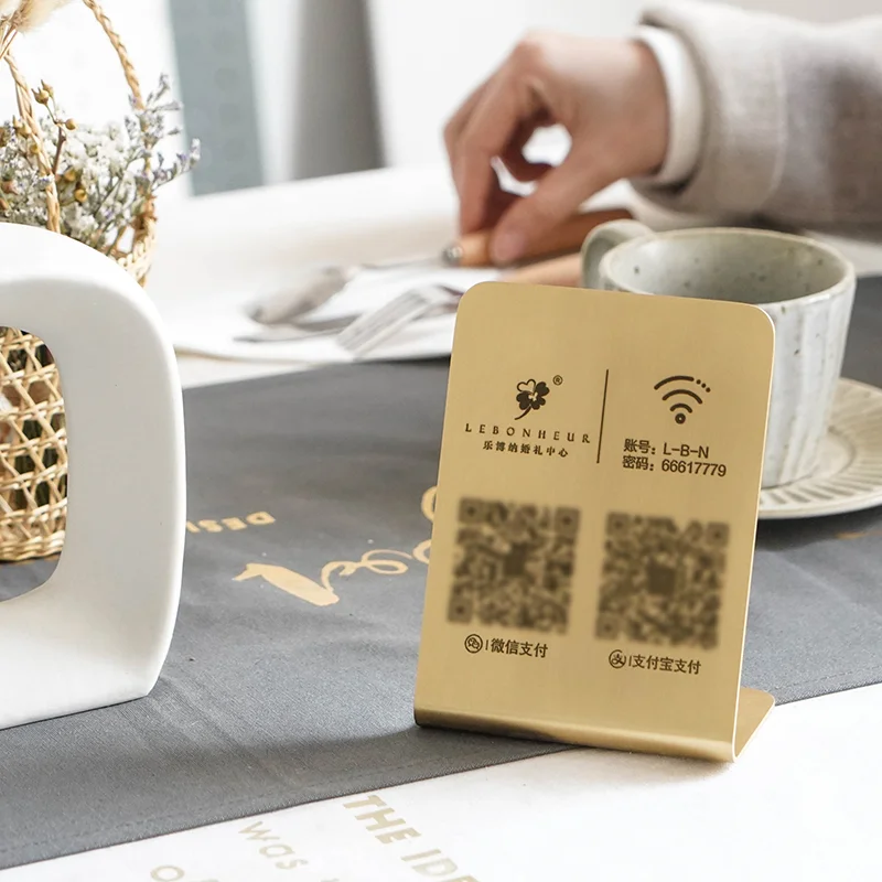 Высококачественная металлическая табличка сделанная на заказ латунная с именем