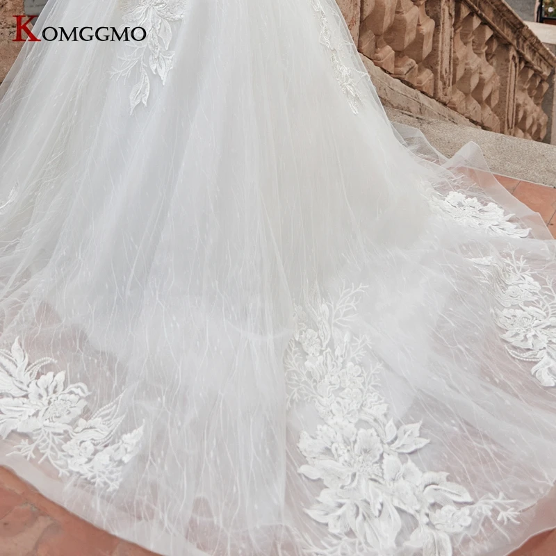 

2021 New Arrival Chapel Train Embroidery Appliques Tulle Bridal Ball Gown Elegant O-Neck Cap Sleeve Button Back Wedding Dress