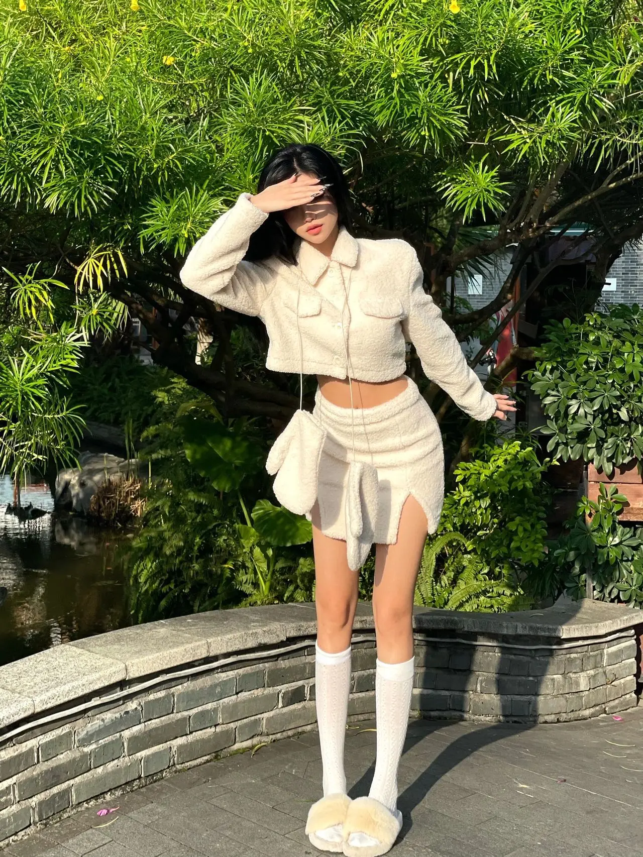 

Creamy plush velvet split hip short skirt suit lamb velvet short coat two-piece