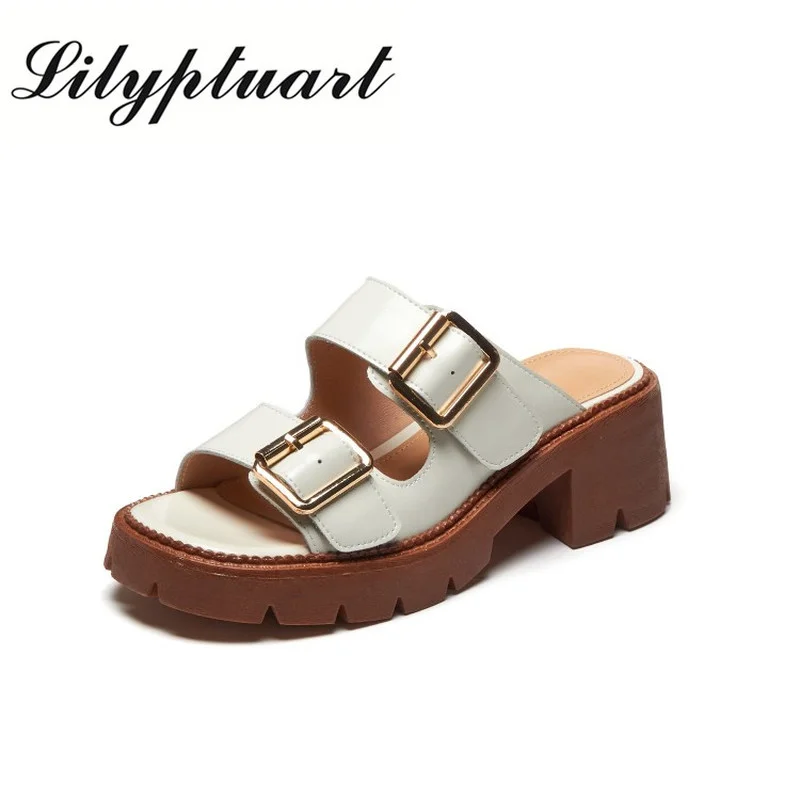 

Летние 2021, женские новые кожаные Тапочки с губчатым наполнителем являются повседневными, удобными, износостойкими и нескользящими шлепанц...