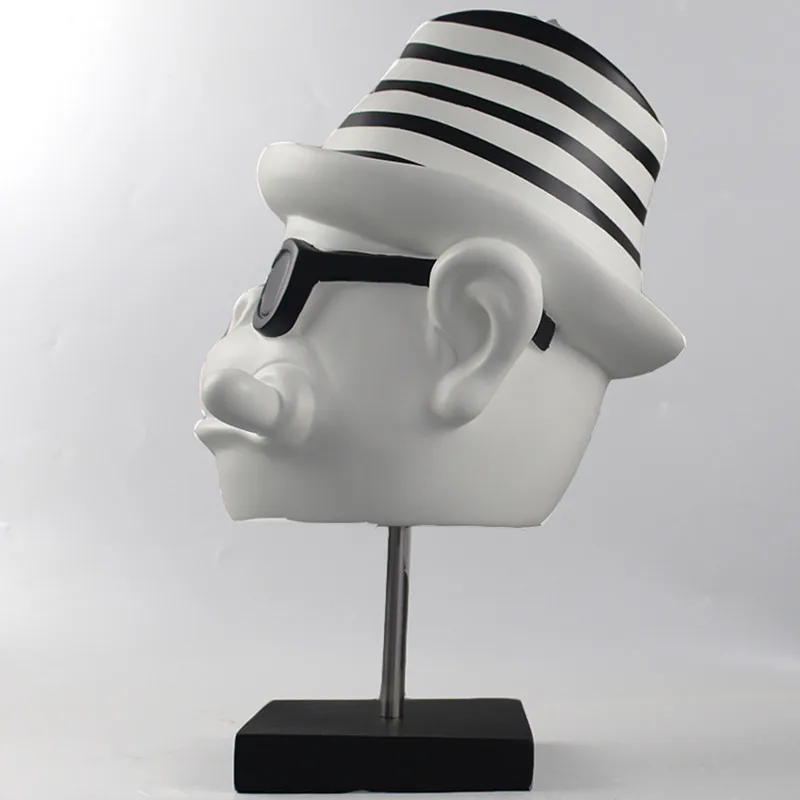 

Modern Creative Sculpture Smoking Orangutan Decoration Resin Home Study Living Room Desktop Decorations M2269