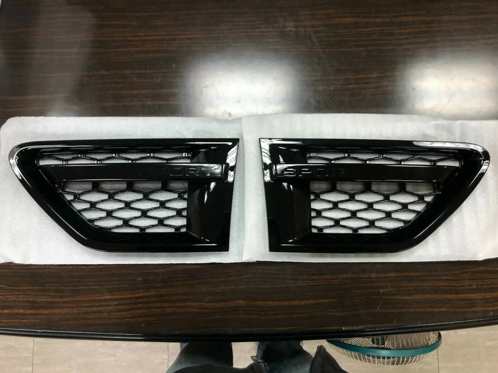 Для глянцевой черной 3D сетки боковое отверстие R RANGE ROVER SPORT L320 модель 2010-2013 |