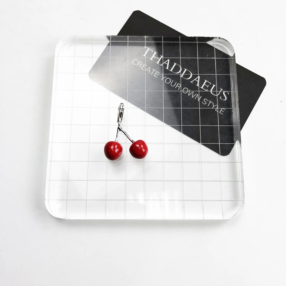 Женский браслет с подвеской в виде вишни простого дизайна из стерлингового