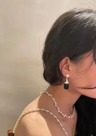 

Net celebrity cold wind niche simple fashion hundred matching new trendy earrings