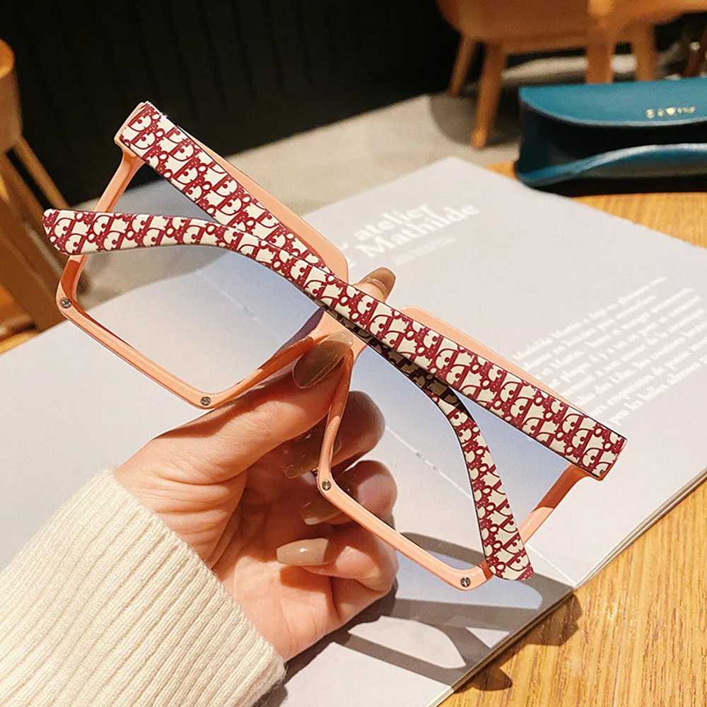 

Новинка 2021, женские классические квадратные градиентные солнцезащитные очки в стиле ретро, мужские Модные уличные цветные очки Uv400, женские...