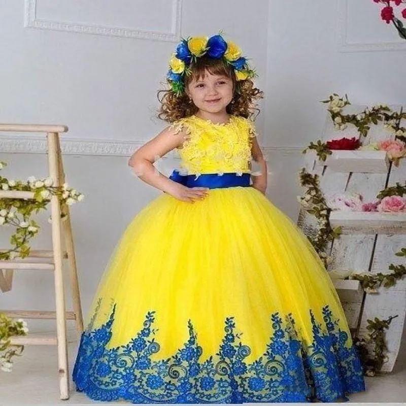 

New Yellow Tulle Lace Flower Girl Dresses For Wedding Crew Neck Sleeveless Black Applique Sash Bow Long Girls Pageant Gowns