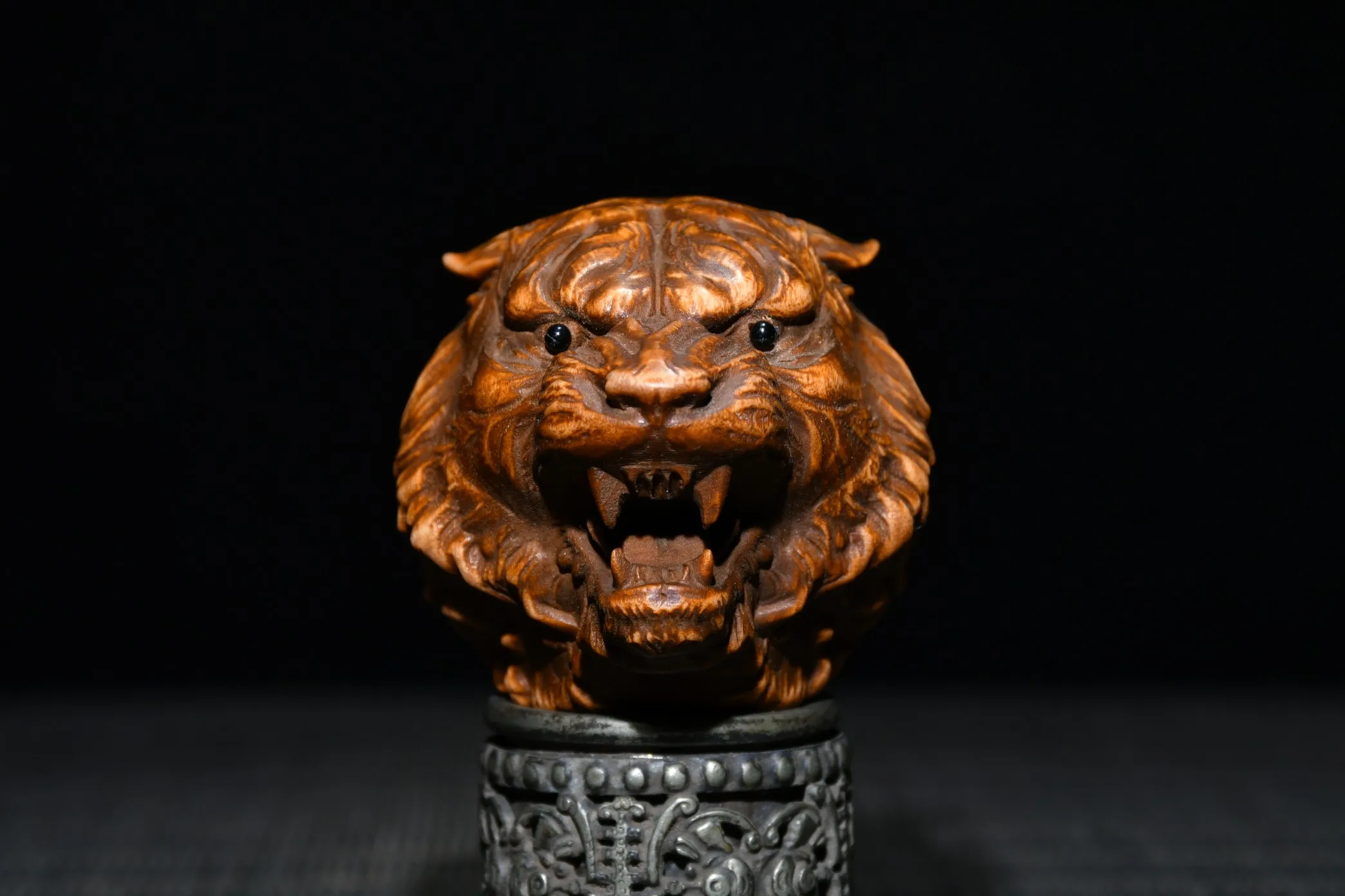 

2"Tibet Temple Collection Old Boxwood Zodiac Tiger Statue Tiger head Gather wealth Office Ornaments Town House Exorcism