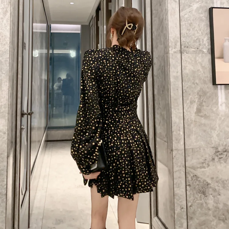 

2021 Spring Star Pattern Bubble Sleeve Dress Women's Dress New V-neck Black Sexy Cake Pleated Skirt