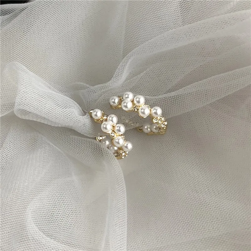 Женские серьги кольца с искусственным жемчугом корейские золотистые подарочные