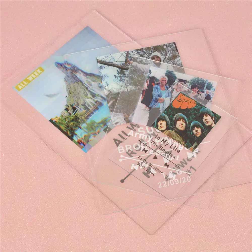 Акриловая доска с подставкой и черным текстом персонализированным кодом Spotify |