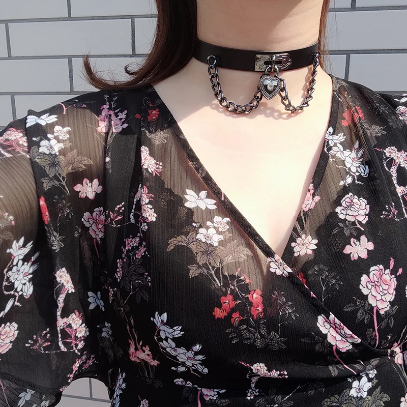 

Женское колье-чокер в виде сердца, из искусственной кожи