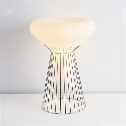 Скандинавские современные минималистичные настольные лампы для гостиной белый