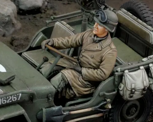 New Unassembled 1/35 Driver Infantry (1 figure) (NO CAR )    Resin Figure Unpainted Model Kit