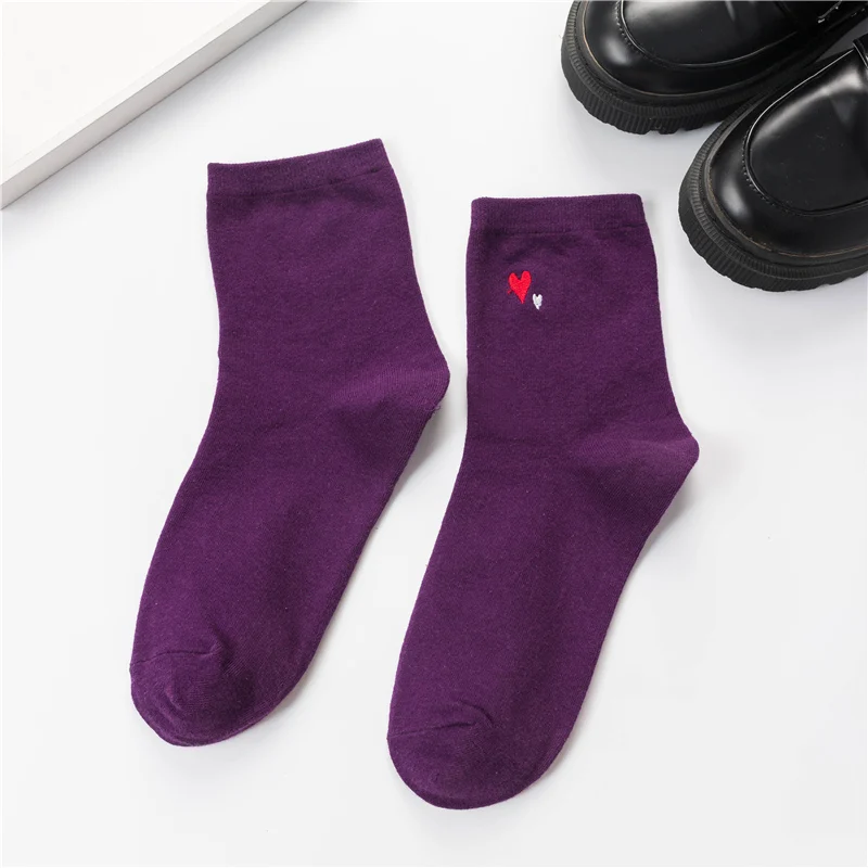 Purple Женские Модные забавные вышитые носки с двумя маленькими сердечками средней длины мягкие теплые зимние хлопковые носки в стиле ретро для пар Рождественский подарок - Цвет: Purple