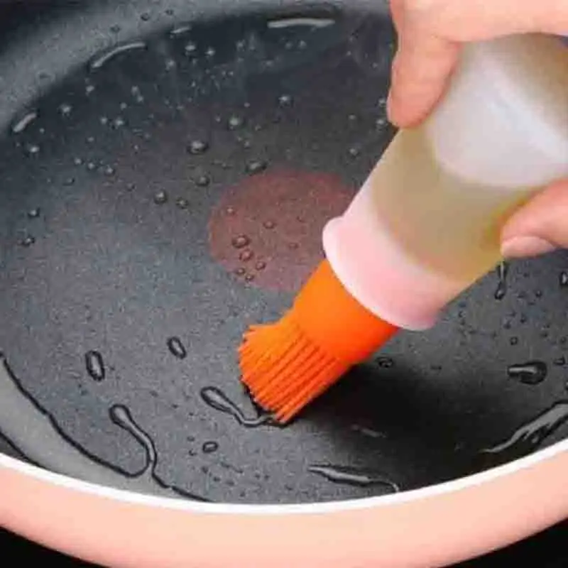 

1 Pcs Portable Silicone Oil Bottle with Brush Grill Oil Brushes Liquid Oil Pastry Kitchen Baking BBQ Tool Kitchen Tools for BBQ