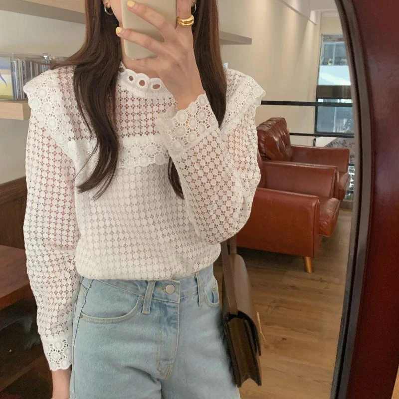 Женская кружевная блузка с перфорацией элегантная облегающая в офисном стиле 2021