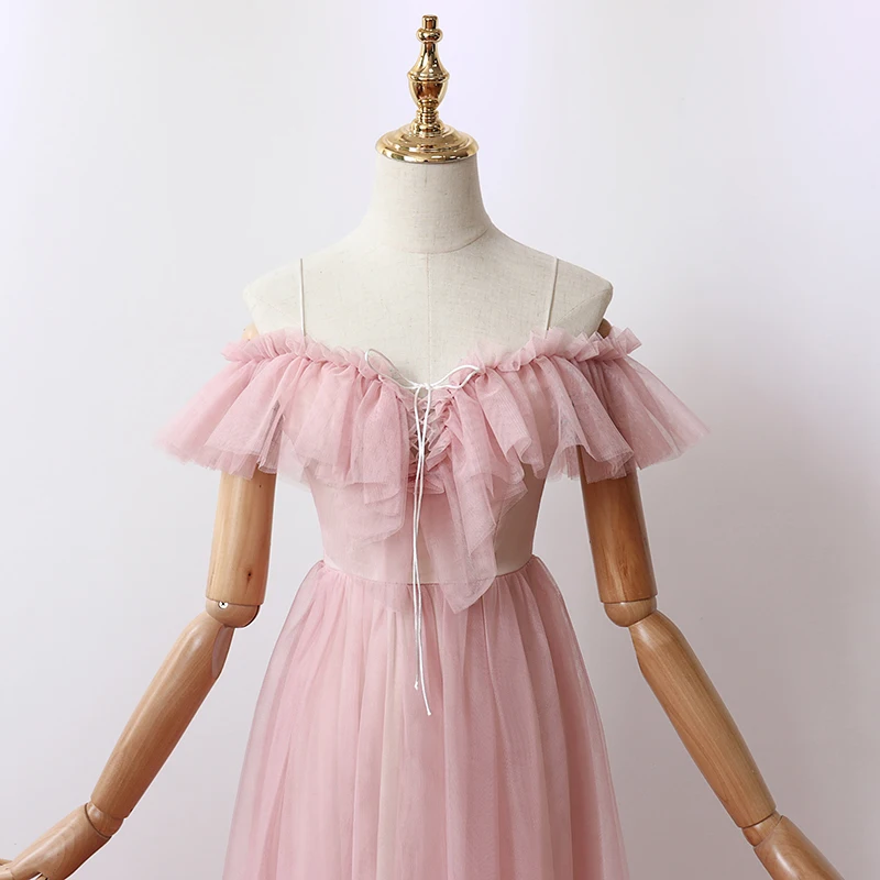 Розовое платье подружки невесты с оборками и длиной до колен элегантное из тюля