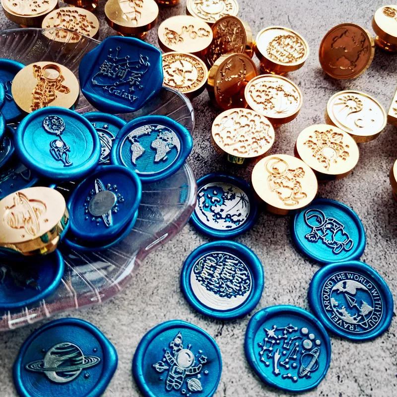 Новая карта планеты бумажный самолет мира галактика звезда луна солнце ретро