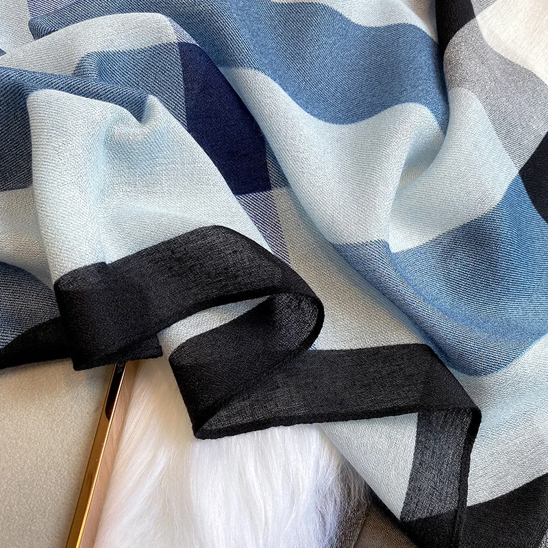 

2020 Luxury Plaid Cotton Scarf For Women Hijab Shawls and Wraps Female Designer Bandana Pashmina Blanket Wrap Stole