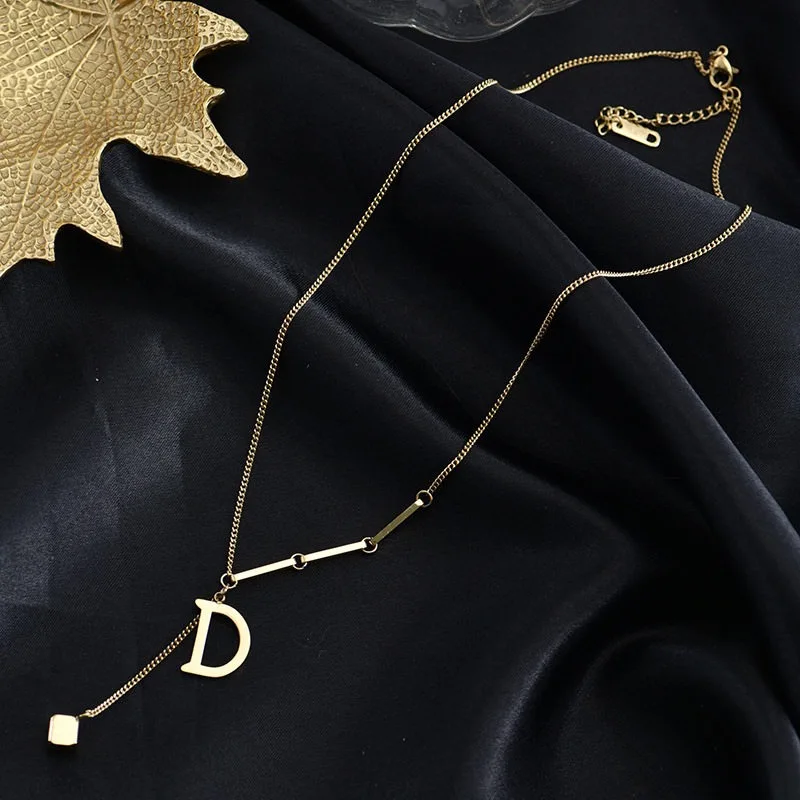 

Titanium Steel non-fading Short ins Temperament Personality Fashion Letter D Pendant Necklace Ladies Birthday Jewelry Gift