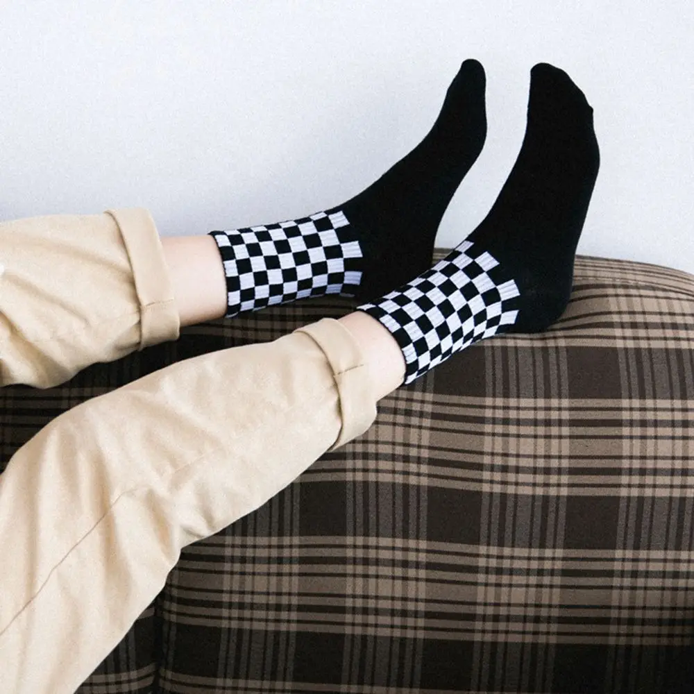 Women's Novelty White and Black Squares Skateboard Socks Chic Harajuku Checkerboard Hiphop Sox Long Sock Funny Hot | Женская одежда