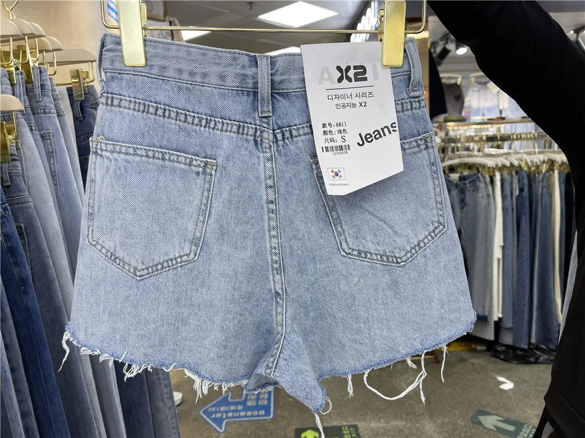 

Summer new style love embroidery all-match thin denim shorts with whiskers