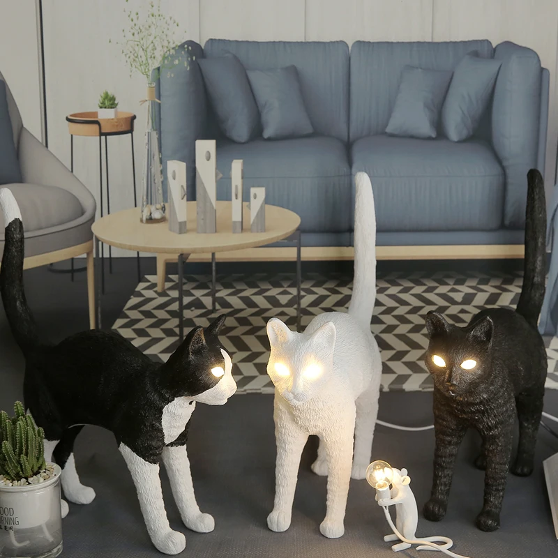 Цена Скандинавский черный белый SELETTI настольная лампа кота из смолы кошачий светильник для прикроватной тумбочки украшения спальни лампа для жи...