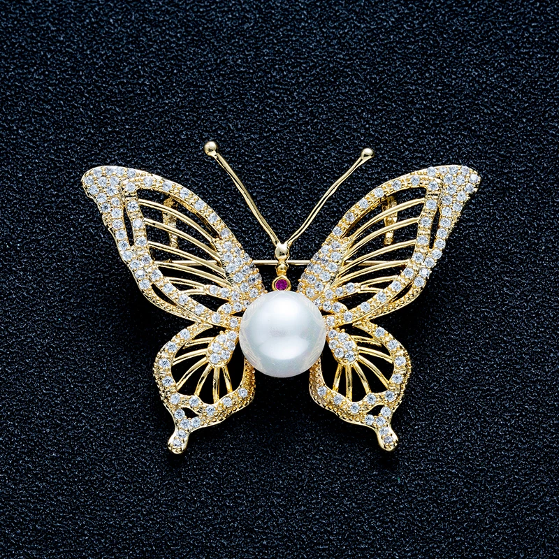 Женская брошь в форме бабочки Karopel Серебряного и золотого цвета с фианитом