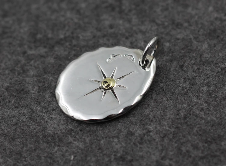 Кулон из серебра 2018 пробы в виде птицы с перьями |