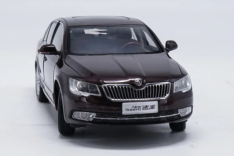1:18 Skoda Superb сплав модель автомобиля статические металлические модельные автомобили оригинальная коробка для коллекции подарков