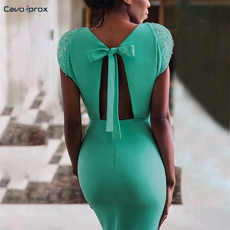 Женское облегающее платье с круглым вырезом коротким рукавом и бантом сзади