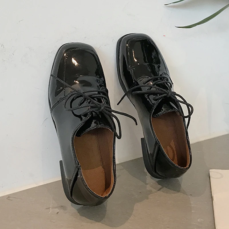Женские обувь на осень зиму новая Студенческая полуботинки из лакированной кожи
