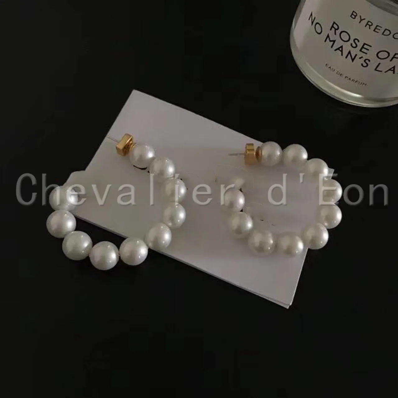 

Chevalier d'Eon Luxury Brand Pearls Hoop Earrings For Women Fashion Jewelry Vintage Big Round Dangle Stud Earring Holiday Gift