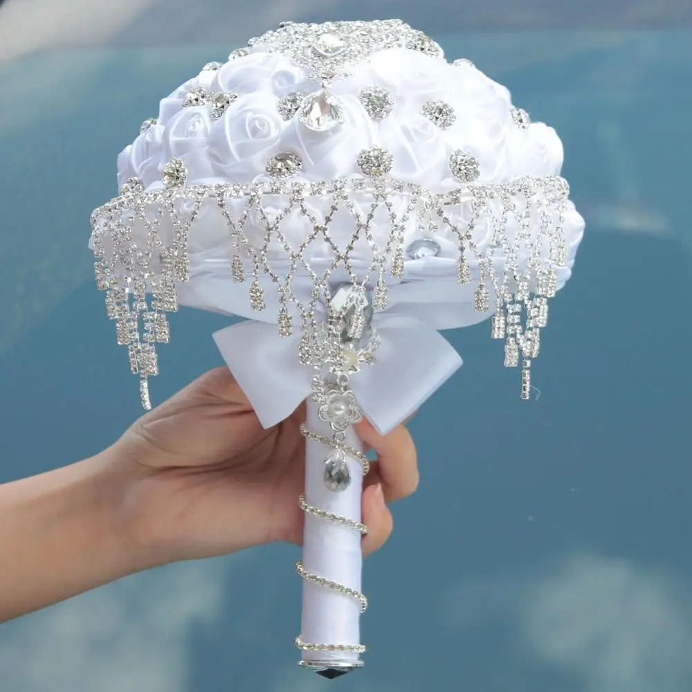 

Luxury Rhinestone White Color Wedding Bridal Bridemaids Bouquet Flowers Size 18X25CM Wedding Bouquets Flower Accept Custom Made
