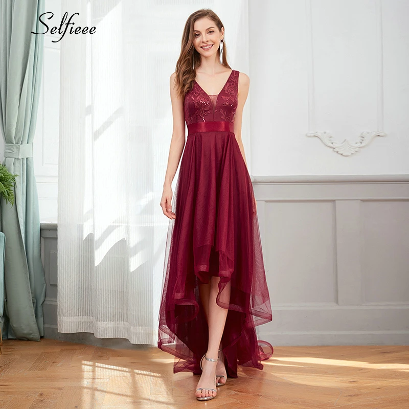 Женское вечернее платье макси из фатина асимметричное с блестками и двойным V