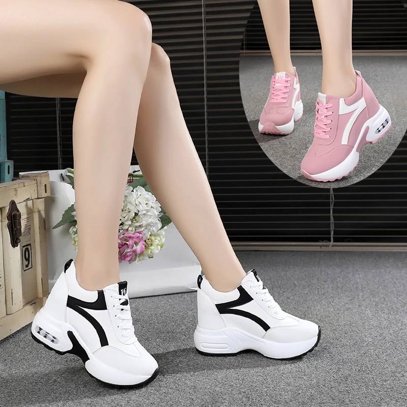 Женские сетчатые кроссовки на платформе белые дышащие танкетке 10 см